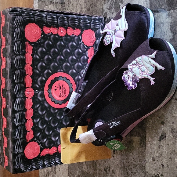 Dark Chocolate Design Beach Ghouls Sandal - Picture 8 of 16